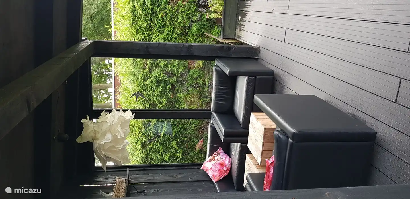 Outdoor-Lounge unter Schutz