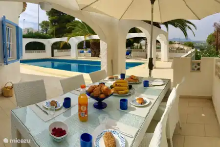 Vakantiehuis Spanje, Costa Blanca, Moraira villa Villa Delfin Azul Zicht op terras en prive zwembad