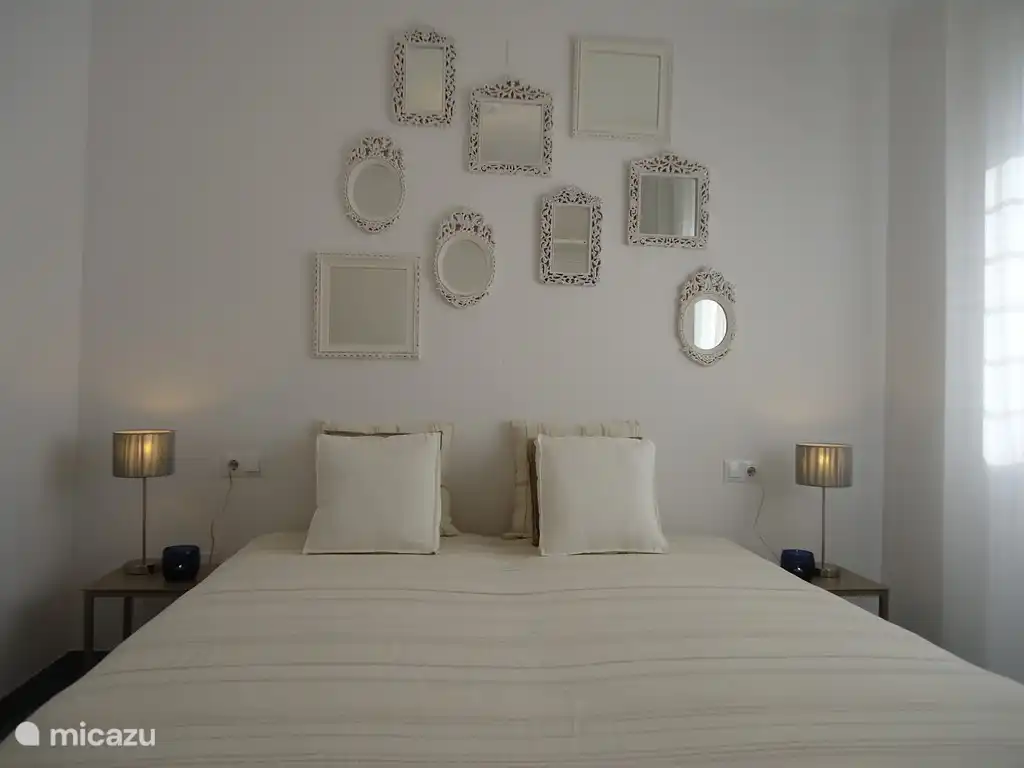 Villa TIBATI Spiegeltje aan de wand...