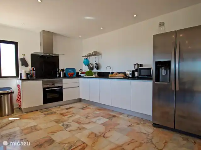 Casa a Montanha huren in Portugal, Algarve, São Brás de Alportel - villa open keuken met Amerikaanse koelkast