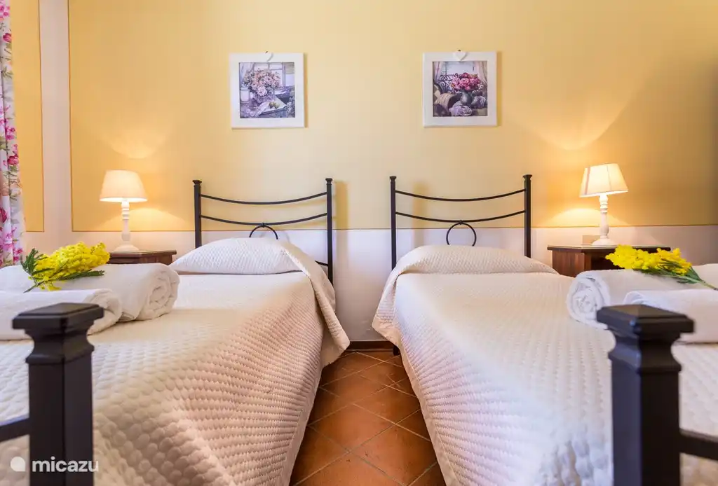 Bedroom with 2 or 3 single beds - Monti 1824 - Casole d'elsa
