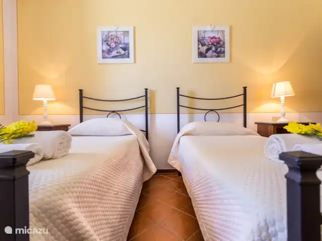 Appartement Ciliegio - Monti 1824 huren in Italië, Toscane, Casole d`Elsa - appartement Slaapkamer met 2 of 3 eenpersoonsbedden - Monti 1824 - Casole d'elsa
