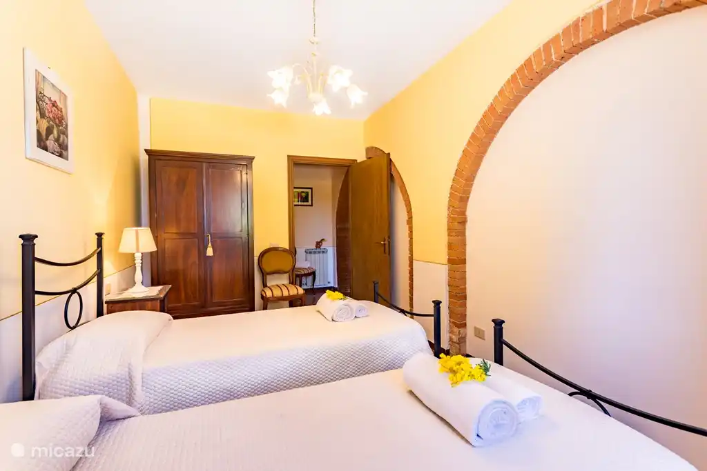 Bedroom with 2 or 3 single beds - Monti 1824 - Casole d'elsa