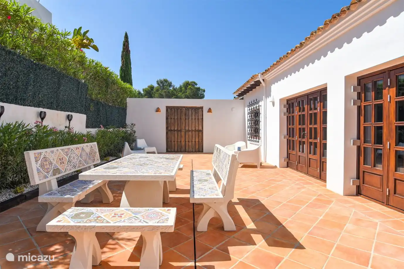 Rastplatz auf der Rückseite des Hauses, komplett privat