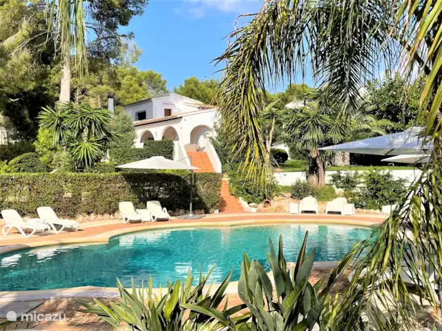 Villa Arcadia Moraira en España, Costa Blanca, Moraira - villa Vista desde la piscina privada a la casa.