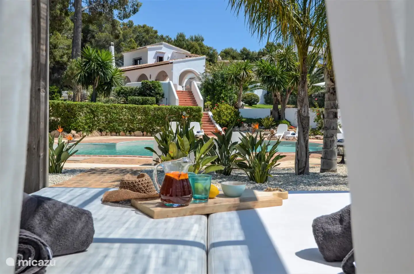 Entspannen Sie sich auf dem Loungebett....