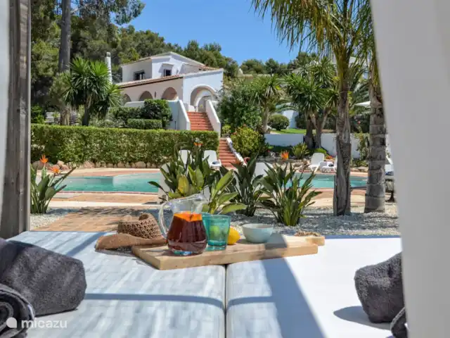 Villa Arcadia Moraira en España, Costa Blanca, Moraira - villa Relájese en la cama del salón ....