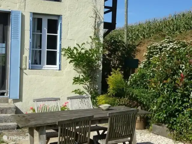 La Maison de la Forêt huren in Frankrijk, Nièvre, Ouroux-en-Morvan - boerderij Terras voor het huis.