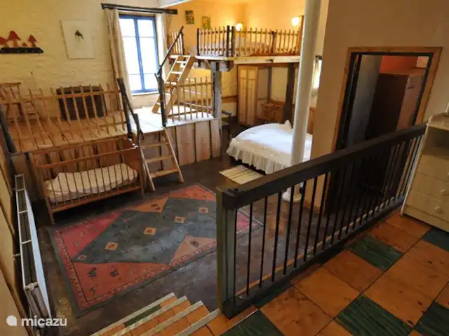 Four à Pain, 6 personnes | France, Allier, Vernusse - gîte / cottage Grande chambre avec 2 lits et une mezzanine avec 2 lits