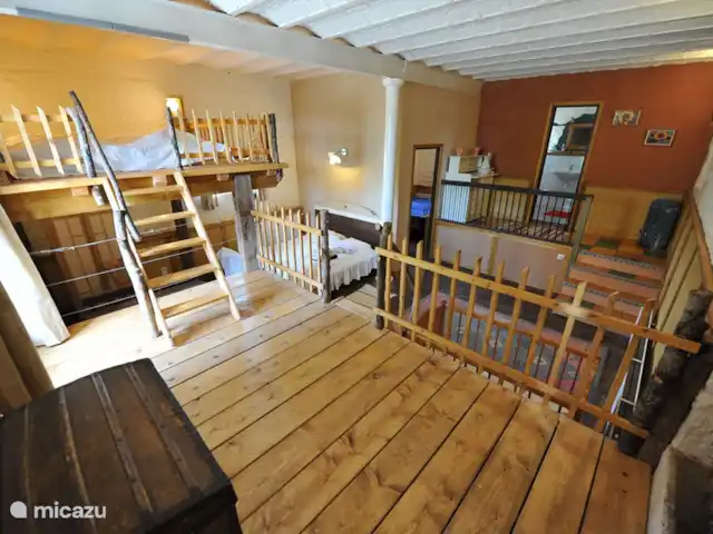 Four à Pain, 6 personnes | France, Allier, Vernusse - gîte / cottage A gauche au dessus de la mezzanine
