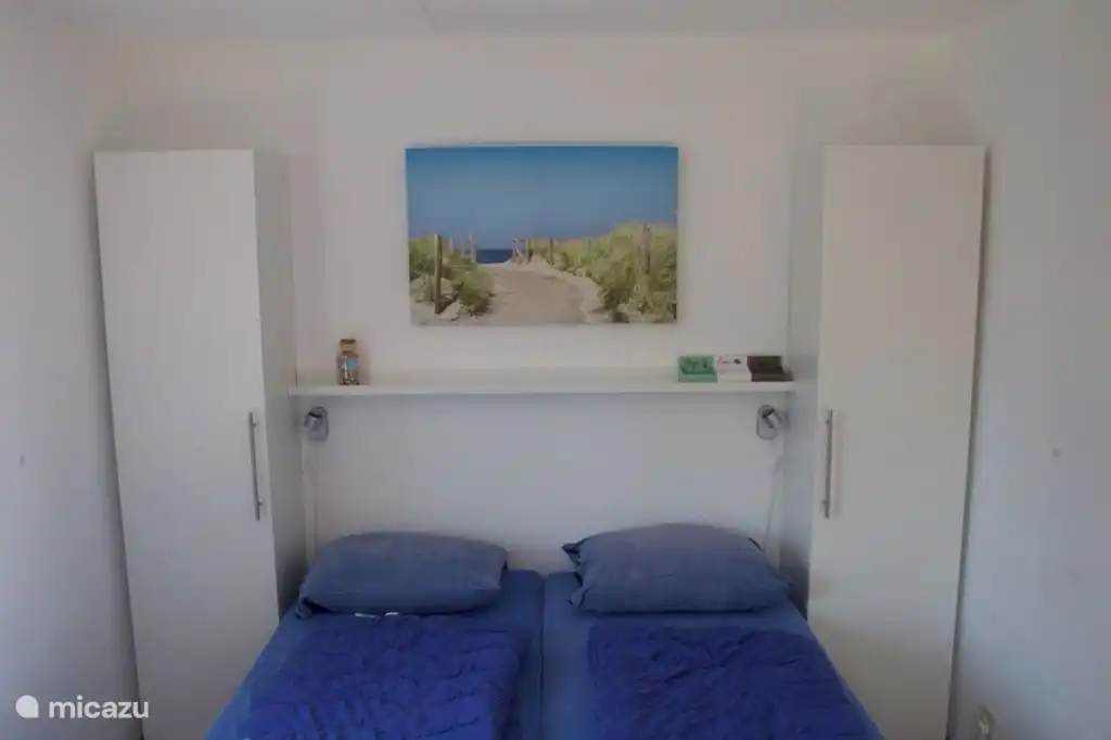 Schlafzimmer 1