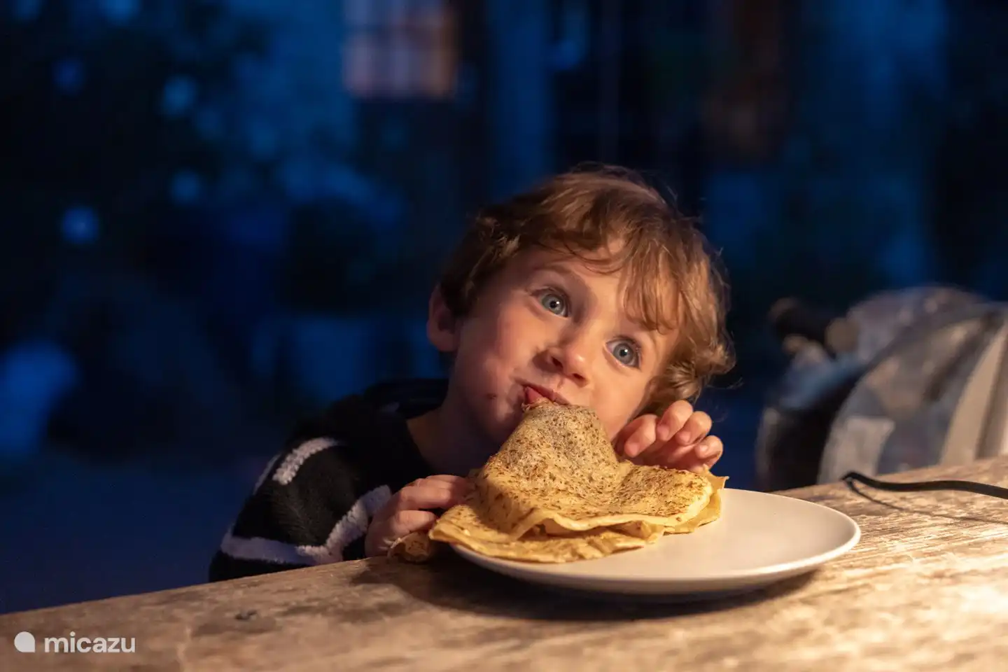 Mit deinen Freunden Pfannkuchen essen