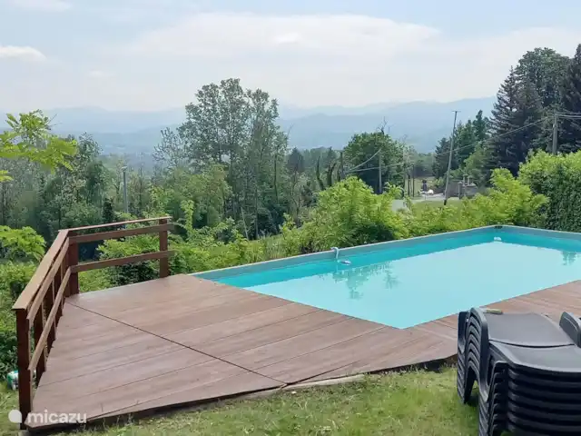 Casa Caroline : rez-de-chaussée + terrasse | Italie, Piémont, Ovada - appartement Piscine avec chaises longues et vue panoramique