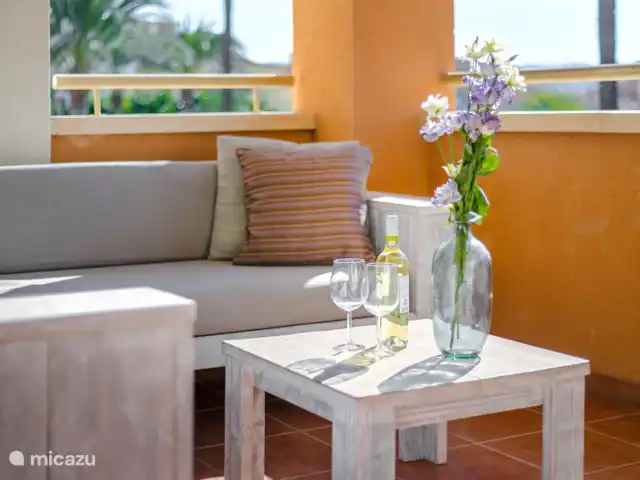 Apartamento Benvinguts en España, Costa Blanca, Jávea - apartamento El sofá del salón en la terraza sur ofrece un lugar acogedor para tomar una copa.