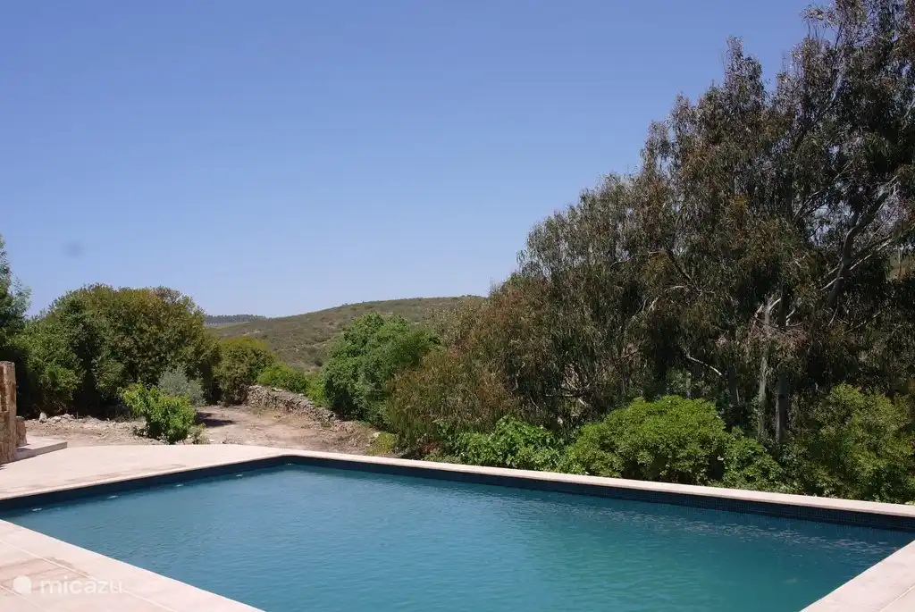 Etwas Besonderes! Mitten in der Natur, nur wenige Gehminuten vom Strand von Odeceixe entfernt.