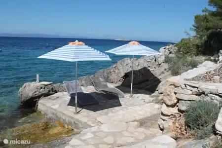 Vakantiehuis Kroatië, Korcula – villa Villa Aquamarina terras direct aan zee