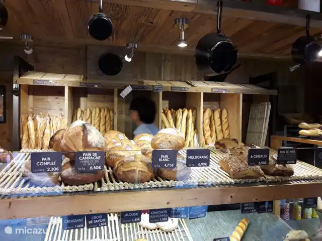 Le Percé Neige, Portes du Soleil | France, Haute-Savoie, La Chapelle-d'Abondance - appartement Le meilleur pain de France. La boulangerie de Châtel.