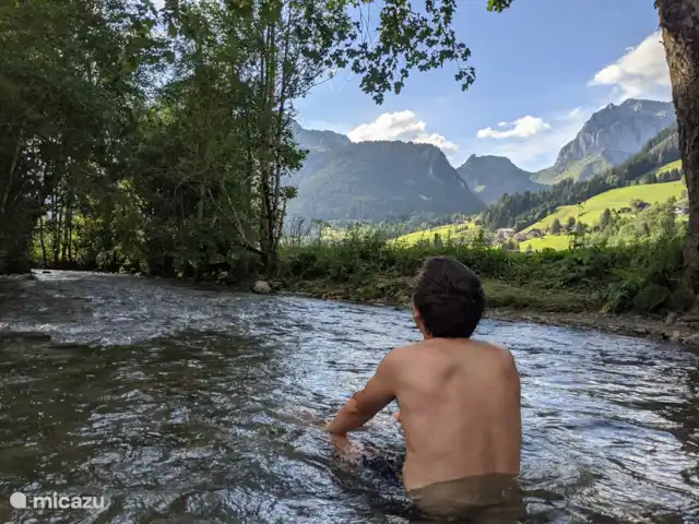 Le Percé Neige, Portes du Soleil | France, Haute-Savoie, La Chapelle-d'Abondance - appartement Rafraîchissez-vous dans le ruisseau de la Dranse