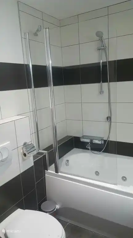 Badezimmer mit Jacuzzi