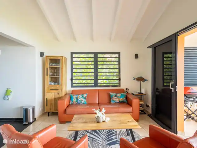 Villa Blenchi | Curaçao, Banda Abou (ouest), Coral Estate, Rif St.Marie - villa Salon avec un joli canapé et des chaises