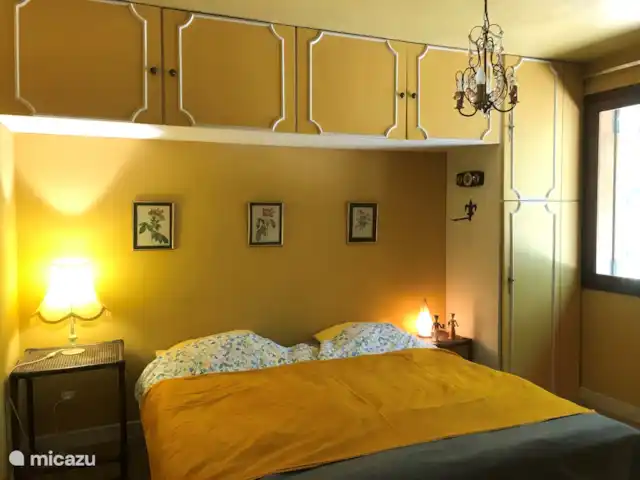 Casa natural en el Lot Dordoña en Francia, Lot, Thédirac - casa vacacional Dormitorio 2. También un baño pequeño.