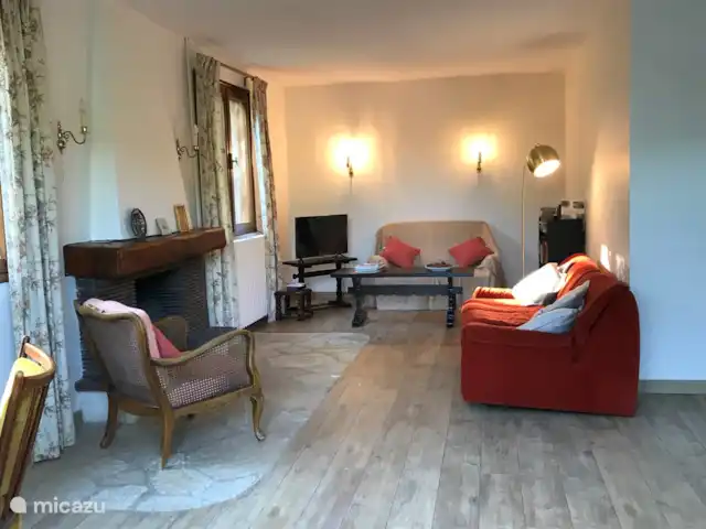 Casa natural en el Lot Dordoña en Francia, Lot, Thédirac - casa vacacional Encantadora sala de estar junto a la chimenea