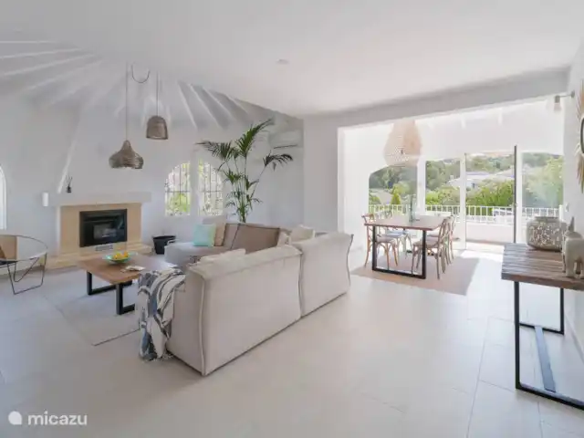 Villa Entre Pinos | Espagne, Costa Blanca, Jávea - villa La villa dispose d'un spacieux salon/salle à manger (avec air conditionné).