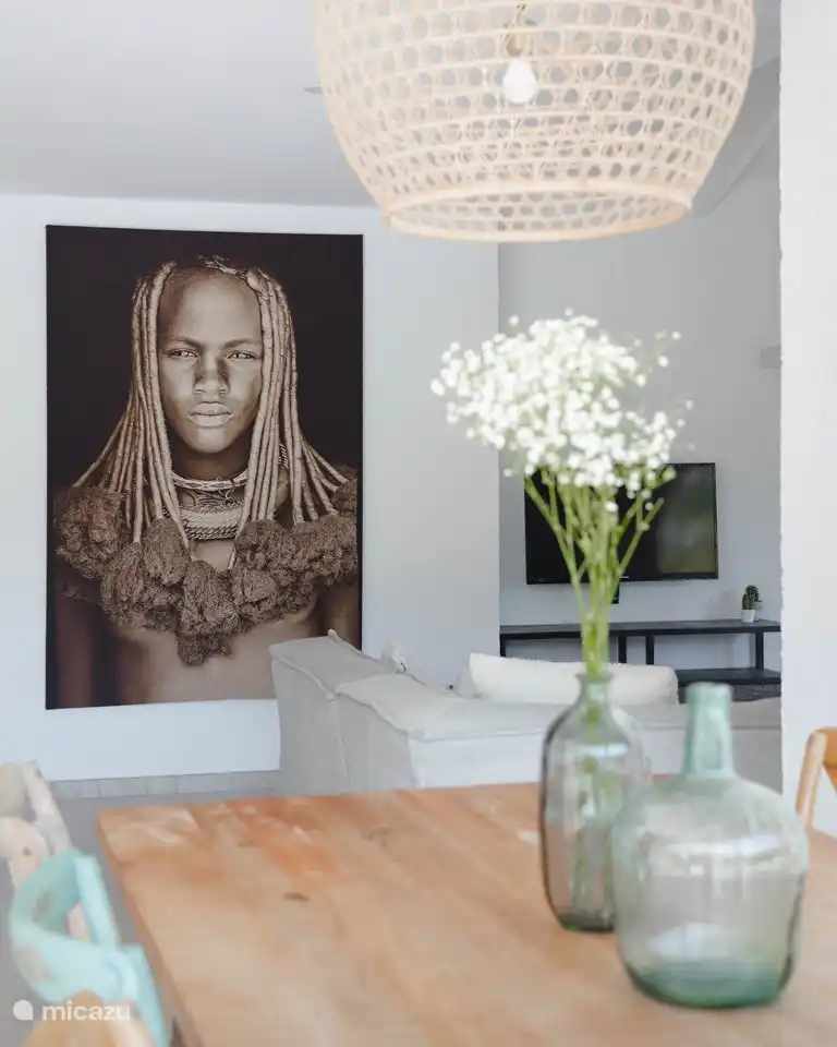 Eine Auswahl der wunderschönen modernen Einrichtung der Villa.