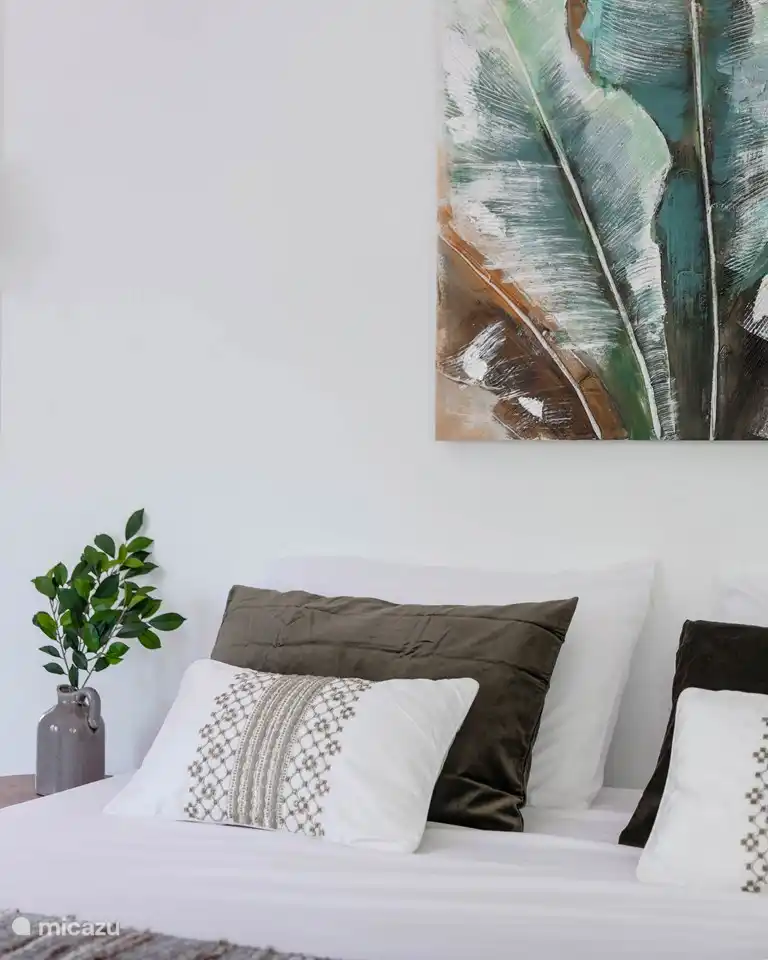 Entspannen Sie sich in den köstlichen Betten der Villa.