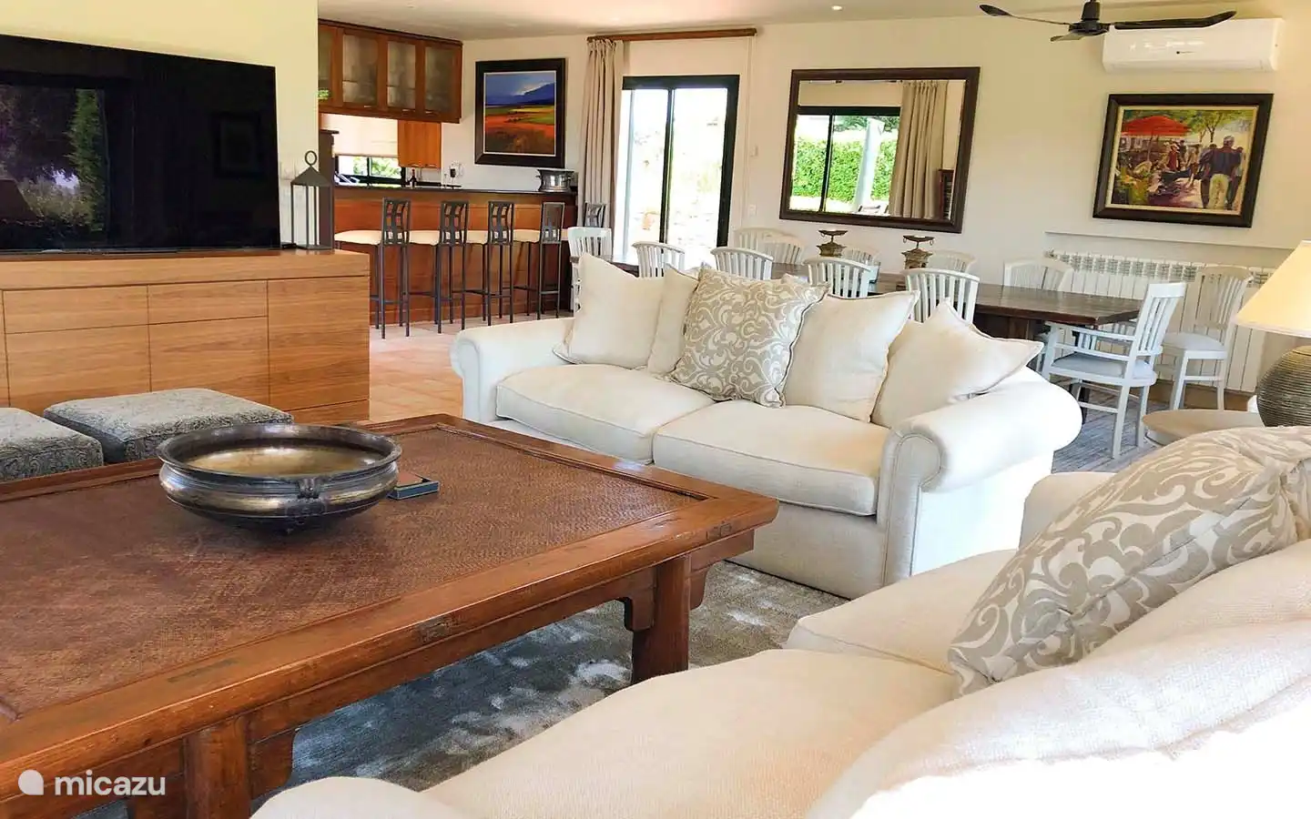 Wohn-, Essbereich und Küche