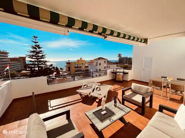 Location de Vacances Espagne, Costa del Sol, Benalmádena, appartement - Plage de Benalmadena La belle et spacieuse terrasse pour manger ou se détendre et laisser la belle vue vous affecter