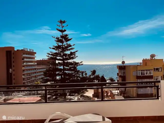Location de Vacances Espagne, Costa del Sol, Benalmádena, appartement - Plage de Benalmadena Chaises longues confortables pour profiter de votre repos bien mérité