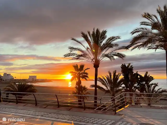 Location de Vacances Espagne, Costa del Sol, Benalmádena, appartement - Plage de Benalmadena Et puis le soleil se couche lentement à nouveau