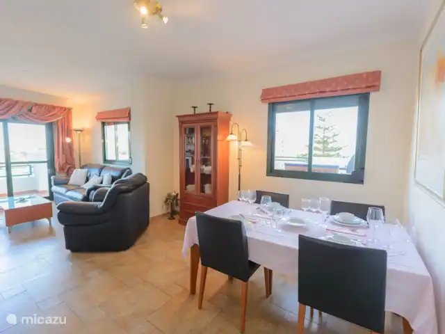Location de Vacances Espagne, Costa del Sol, Benalmádena, appartement - Plage de Benalmadena Belle et spacieuse salle à manger