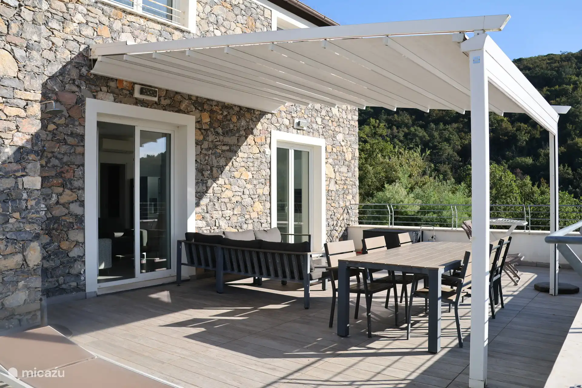 Prive terras van 100m2