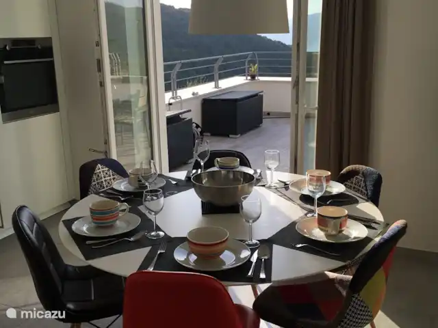 Lerici - Cinque Terre - Toscane No.3 | Italie, Ligurie, Lerici - appartement Table à manger avec accès à la terrasse et vue