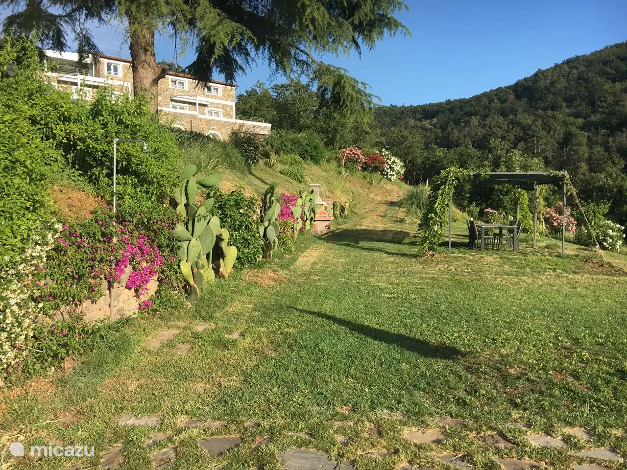 Shared garden with BBQ, Pergola and swimming pool