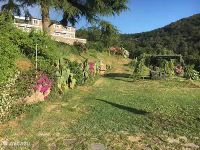 Lerici - Cinque Terre - Toscane No.3 | Italie, Ligurie, Lerici - appartement Jardin commun avec barbecue, pergola et piscine