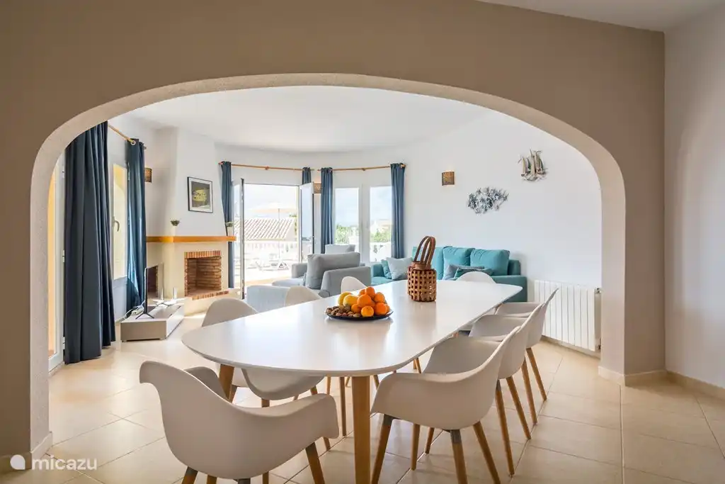 mesa de comedor generosa