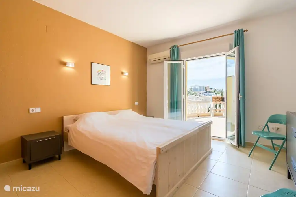 Cama de 2,20 x 1,80 m.