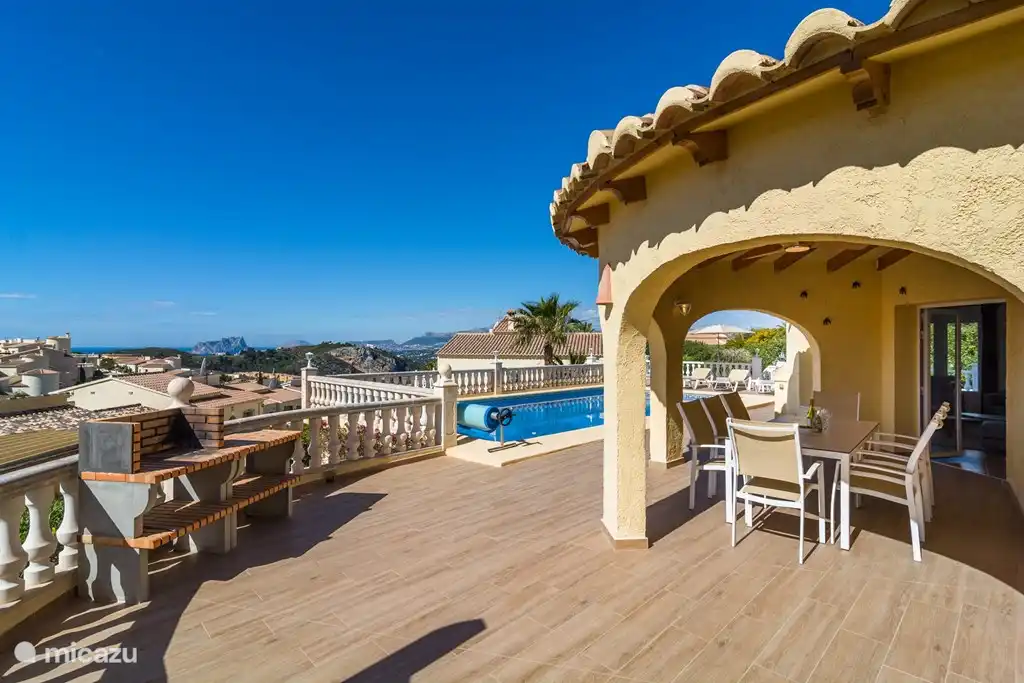 Terraza con barbacoa fija