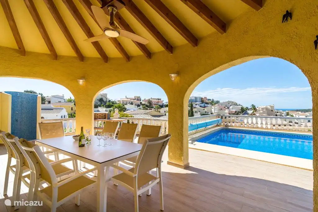 Ventilador con iluminación para la refrigeración necesaria