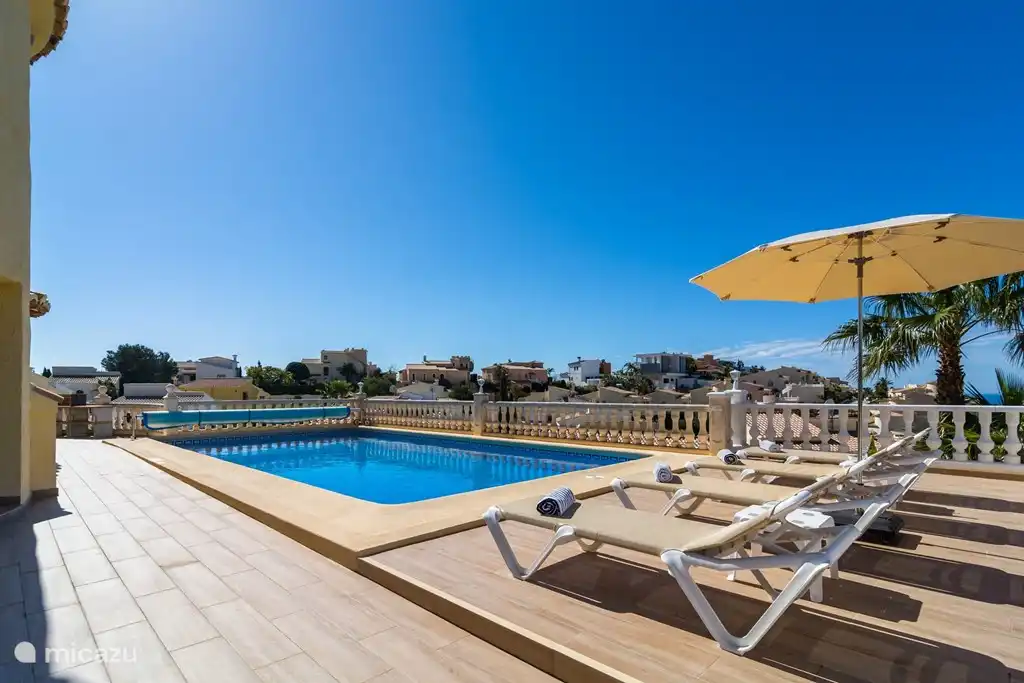 amplia terraza, orientada al sur.