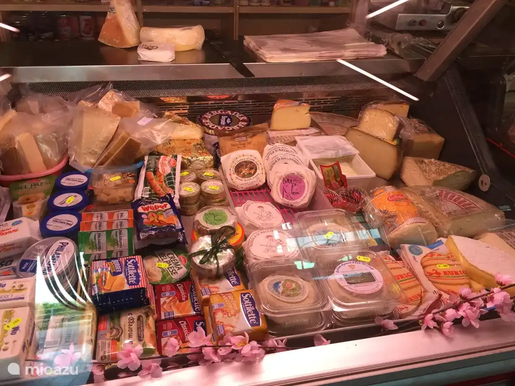 Kruidenier  Alimentari in Pareto met een uitgebreid assortiment kwaliteitslevensmiddelen.