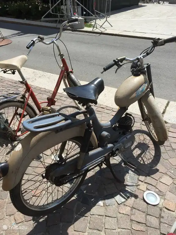Flohmarkt am Sonntagmorgen in Acqui Terme