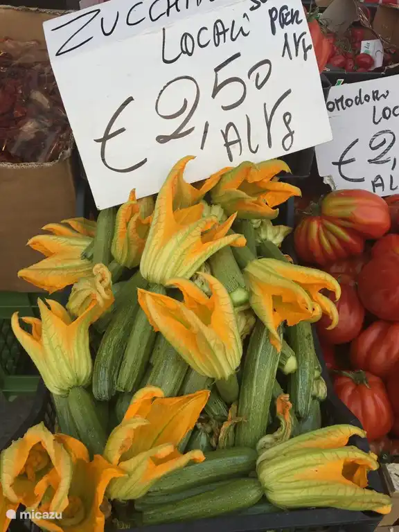 Zucchini auf dem Markt