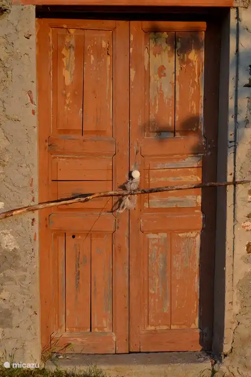 Tür des alten Stall von Pian del Gatto