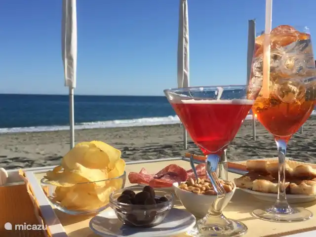Pian del Gatto | Italie, Ligurie, Pareto - maison de vacances Votre boisson vous sera servie sur la plage de Celle Ligure à Bagni Vittoria ! C'est toujours amusant.
