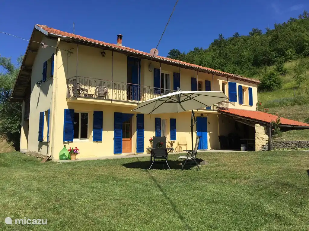 Pian del Gatto. Das Gras rund um das Haus wird jede Woche von unserem Gärtner gemäht.