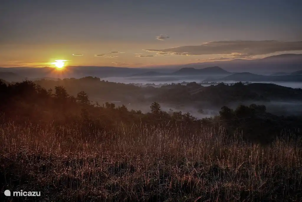 Sonnenaufgang auf unseren Hügel.